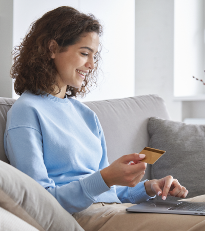 In the photo a woman uses Puntos Colombia personalized services on her laptop