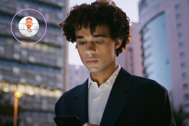 An insurance sales agent uses the generative AI assistant.